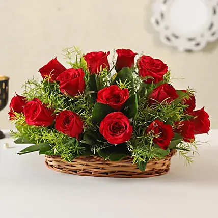 15-red-roses-arrangement_11.webp
