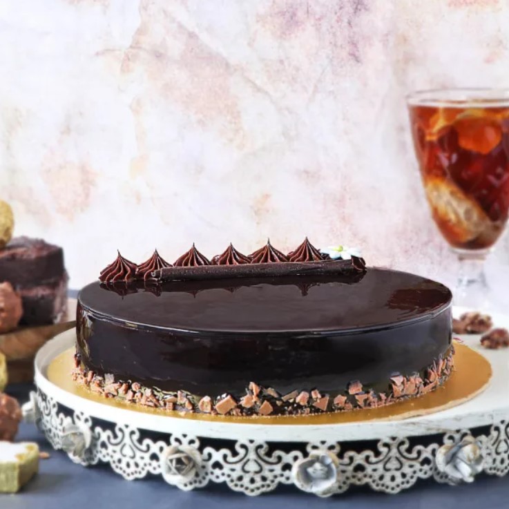 Divine-Truffle-Delight-and-White-Rose-Ensemble-2.jpg