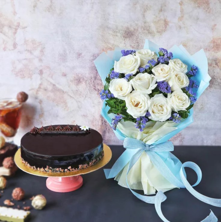 Divine-Truffle-Delight-and-White-Rose-Ensemble.jpg