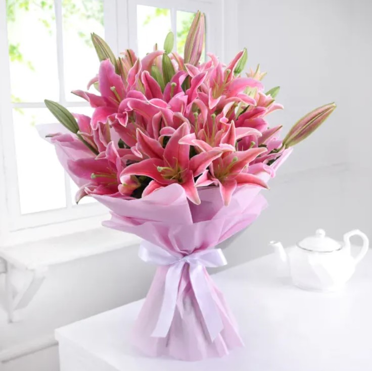 Elegant-Pink-Lily-Bouquet-in-Tissue.jpg