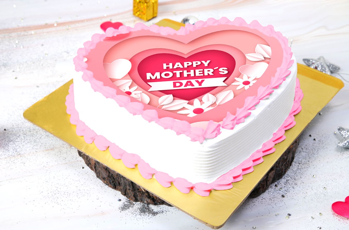 Heart-Shaped-Mothers-Day-Cake-1.jpg