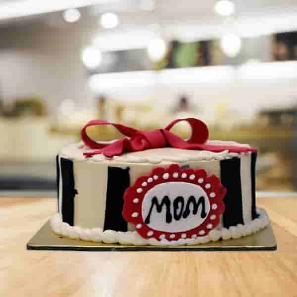 Moms-Designer-Cake.jpg