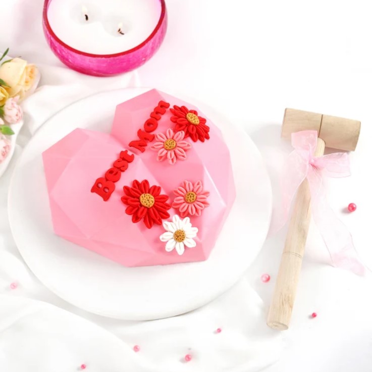 Mothers-Day-Surprise-Heart-Pinata-Cake-1.jpg