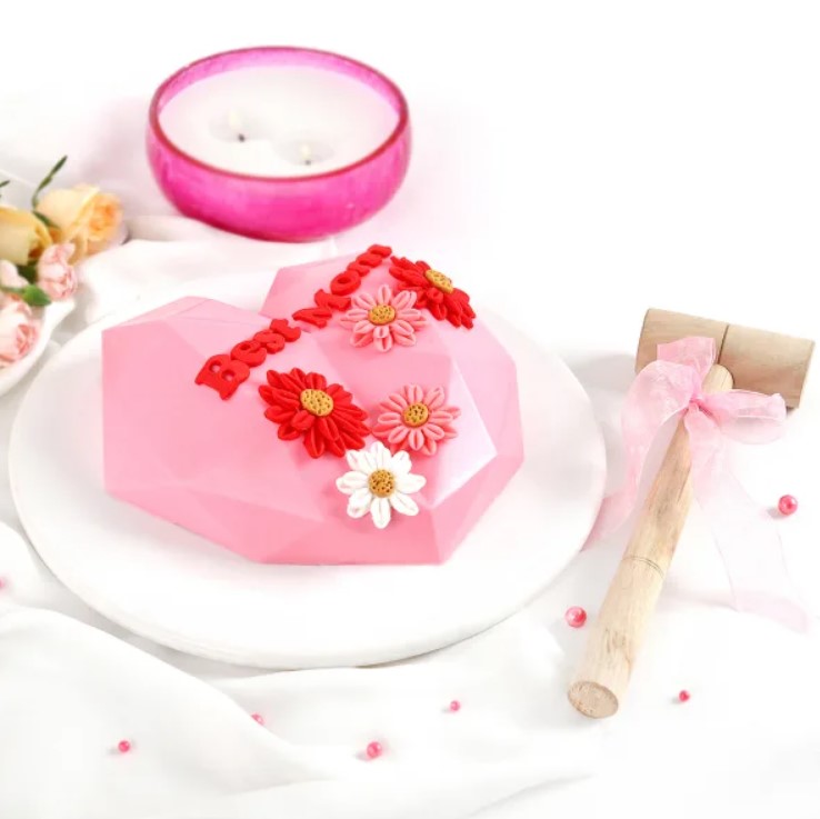 Mothers-Day-Surprise-Heart-Pinata-Cake-3.jpg