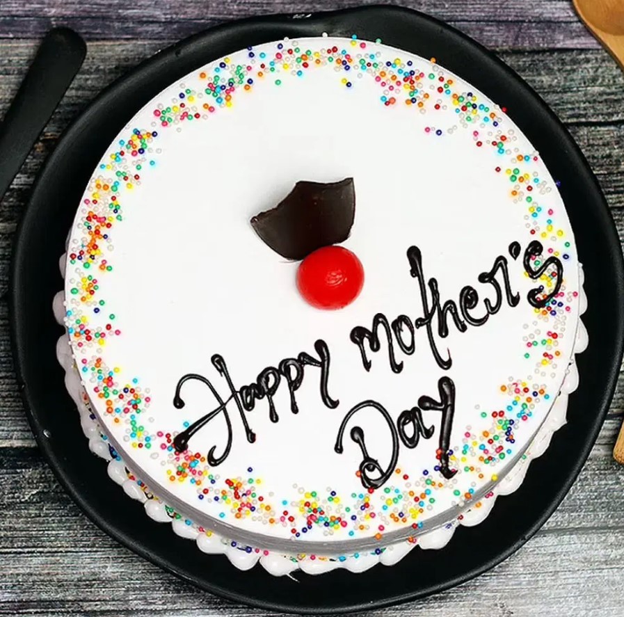 Nostalgic-Mothers-Day-Cake-for-Mom-1.jpg
