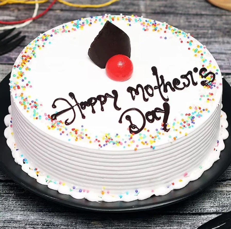 Nostalgic-Mothers-Day-Cake-for-Mom.jpg