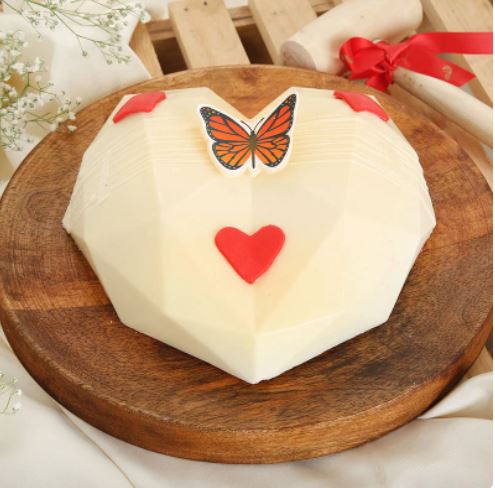 Red-Velvet-Pinata-Cake-1.jpg