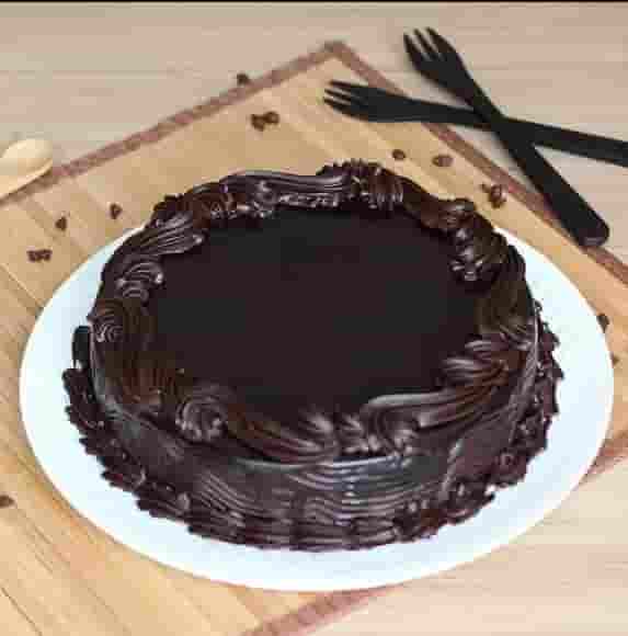 delicious_simple_chocolate_cake.jpg