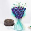 Elegant bouquet with a delicious cake, making the perfect gift for birthdays, anniversaries, and heartfelt celebrations.