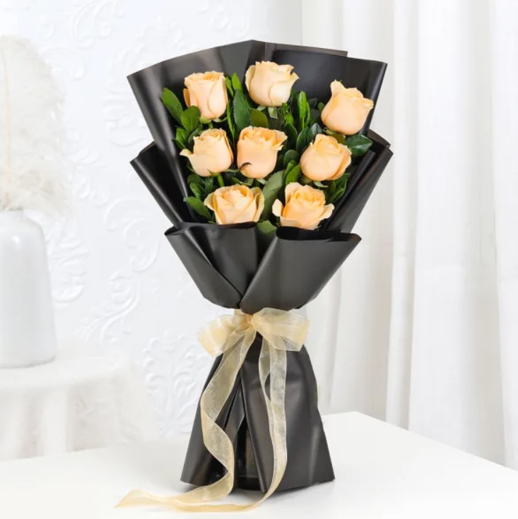 Roses Bouquet With Mini Cake 1