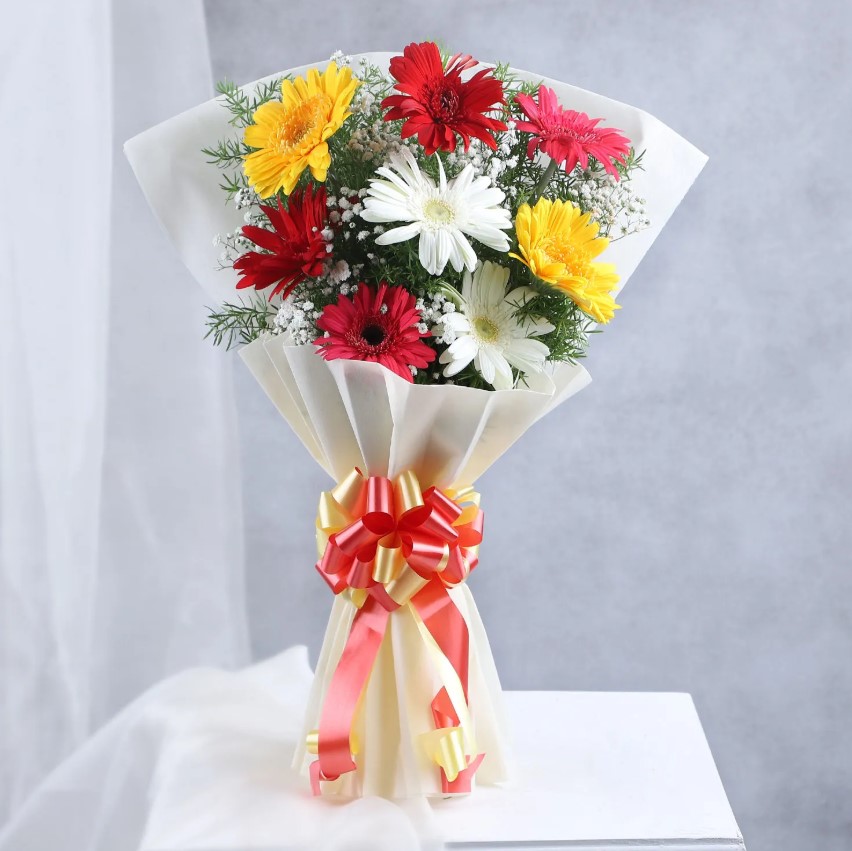 Vibrant Gerbera & Butterscotch Cake 1