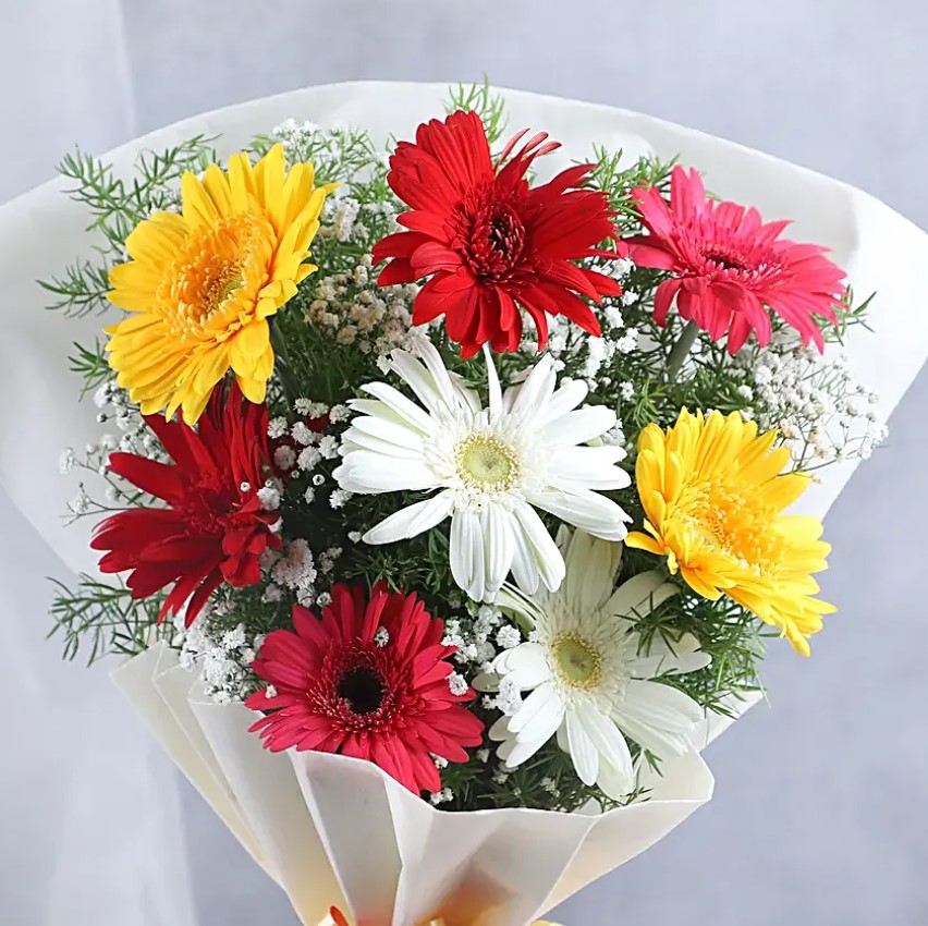 Vibrant Gerbera & Butterscotch Cake 4