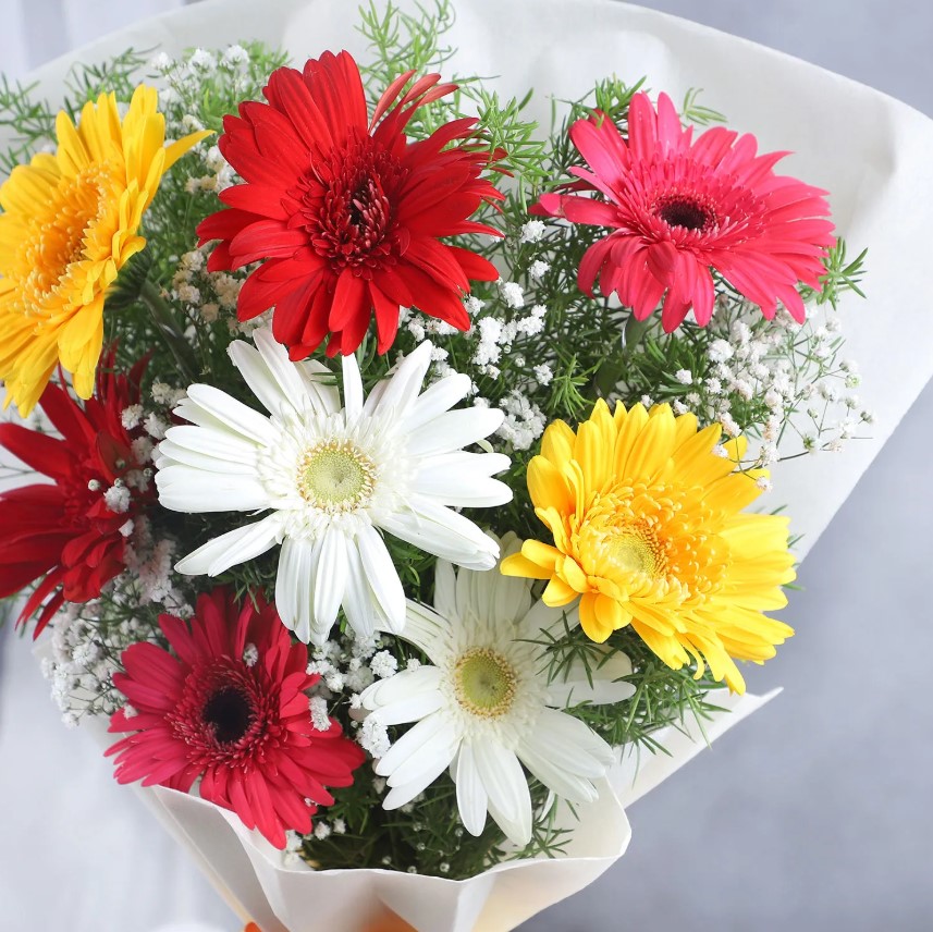 Vibrant Gerbera & Butterscotch Cake 5
